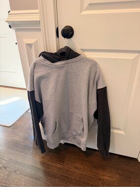 Brandy Melville Charcoal Gray & Black Hooded Pullover